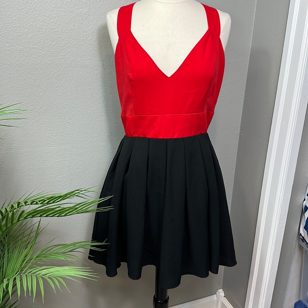 Jun & Ivy Pleated Open Back Red and Black Dress Size M